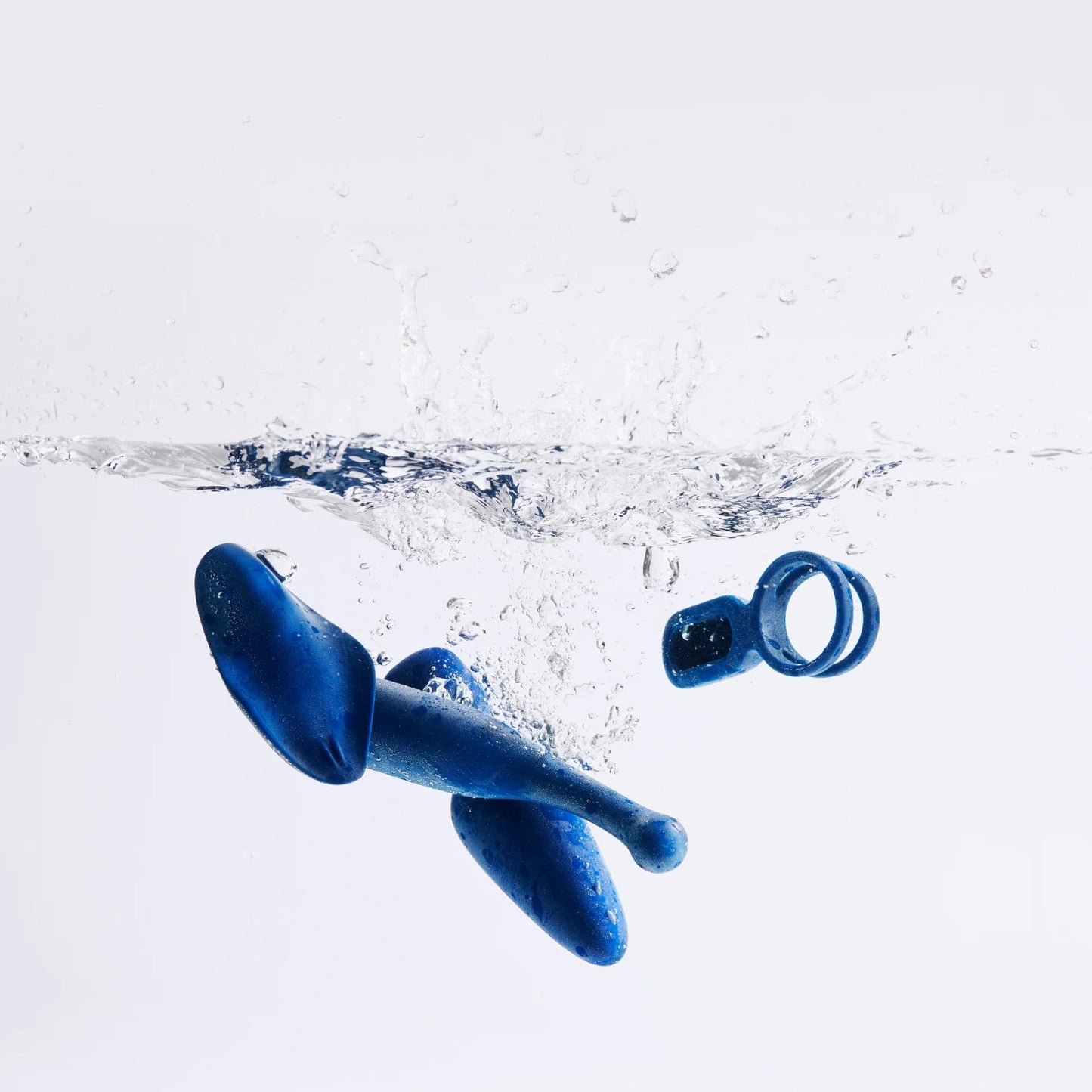 Waterbestendige Cockring, Buttplug, Clitoris Vibrator en Draagbare Vibrator voor in Slip met Afstandsbediening van Oh Collective via LieLei.nl