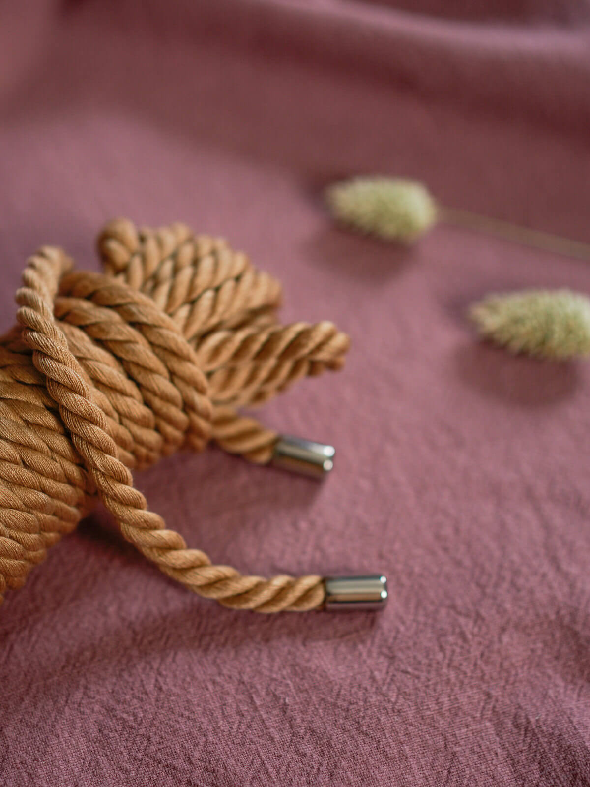 Bondagetouw van duurzaam hennep en jute voor Shibari via lielei.nl