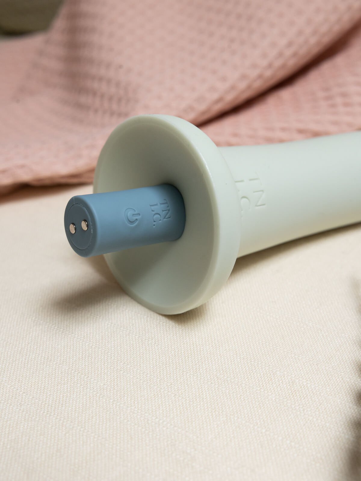 G-spot Dildo met Zuignap en mini vibrator TNLC veilig in gebruik en duurzaam