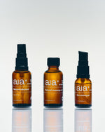 Intimacy Essentials Box van Aia* met natuurlijk glijmiddel, natuurlijke massageolie en een stimulerende gel in glazen flesjes.